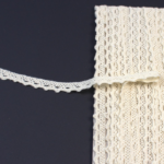 Panglica dantelata crem 1.3cm