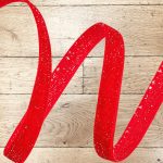 Panglica Rosie din catifea cu sclipici 10mm x 10m