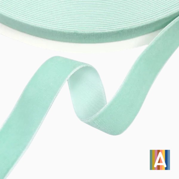 Panglica catifea, single 1cmx 9m Verde pastel Panglica catifea, single 1cmx 9m Verde pastel